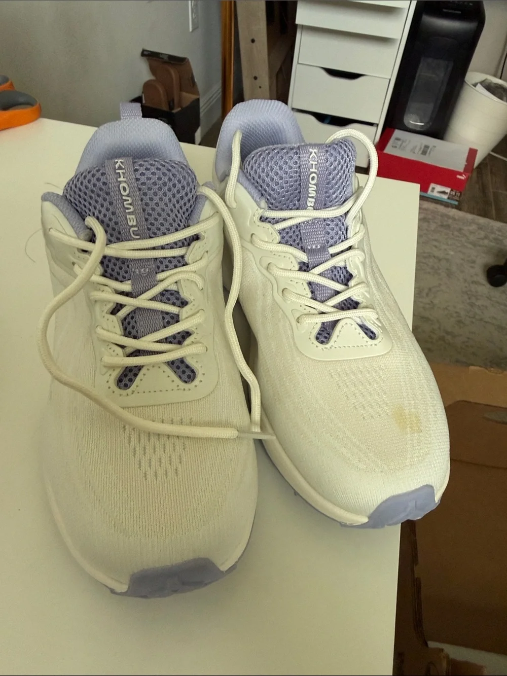 Khombu Women's White and Lilac Lightweight Running Shoes